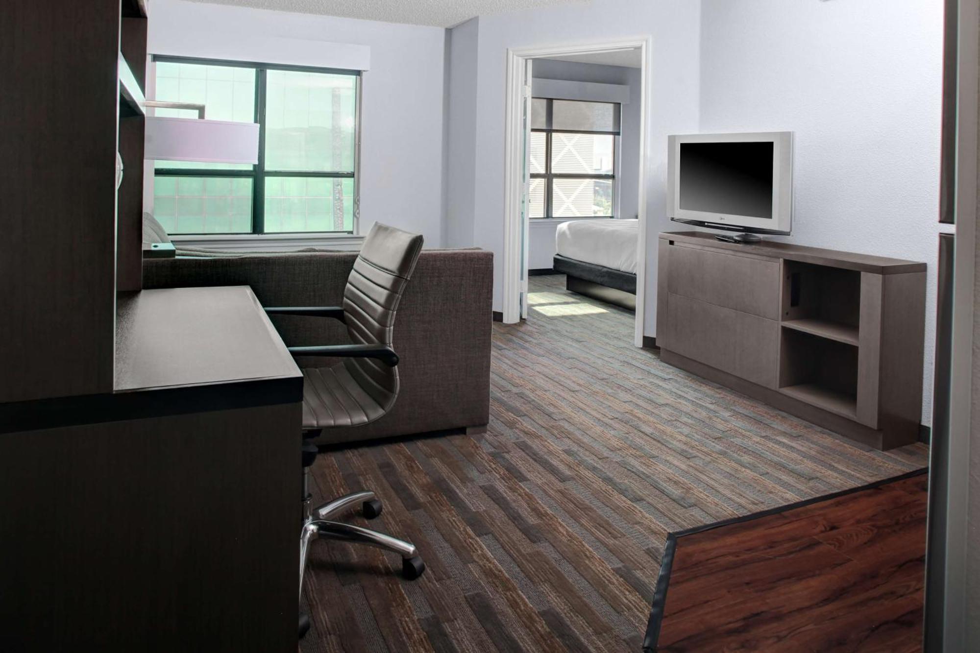 One-Bedroom King Suite,1275461167:JPEG